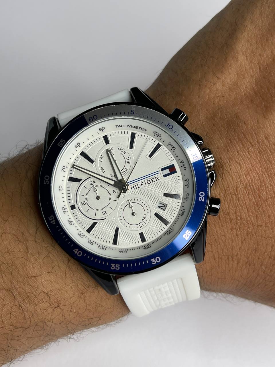 Tommy–White Rubber Strap Black Case White Dial